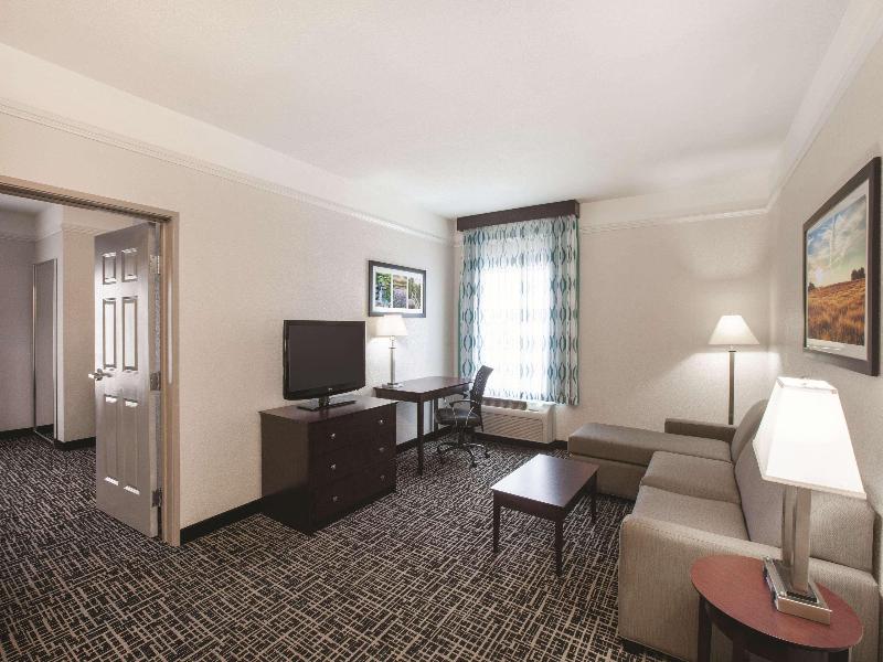 La Quinta Inn Suites By Wyndham Mansfield Tx image