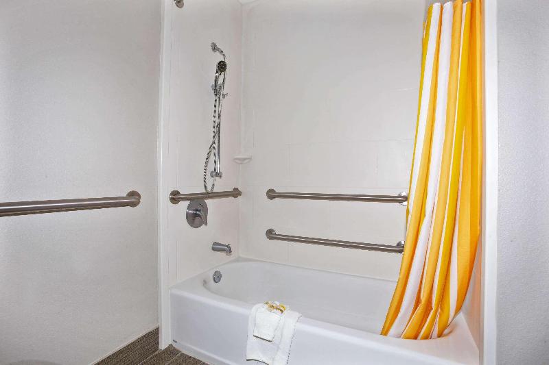 La Quinta Inn Suites By Wyndham Karnes City Kenedy image