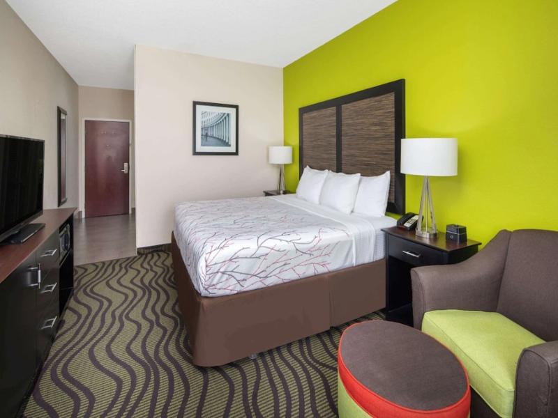 La Quinta Inn By Wyndham Calhoun image