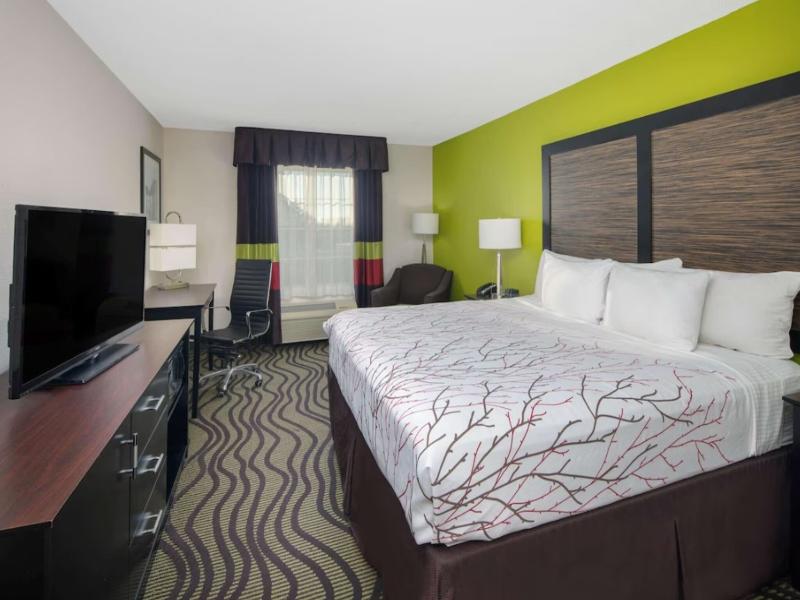 La Quinta Inn By Wyndham Calhoun image