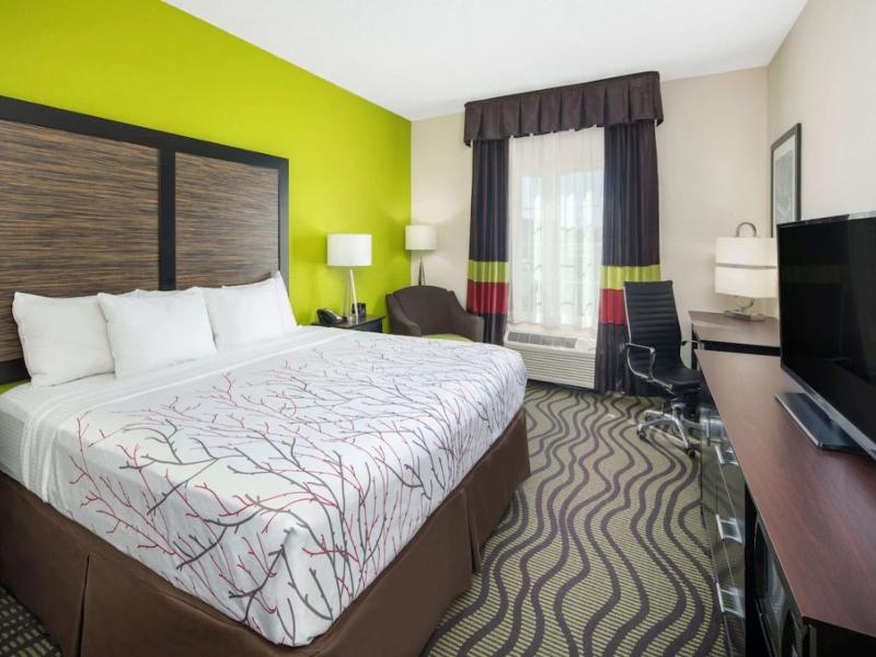 La Quinta Inn By Wyndham Calhoun image