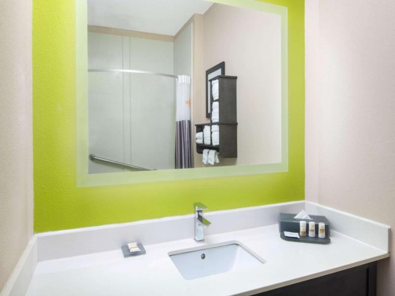 La Quinta Inn By Wyndham Calhoun image