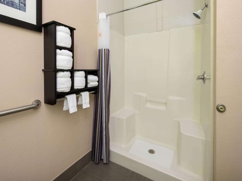 La Quinta Inn By Wyndham Calhoun image