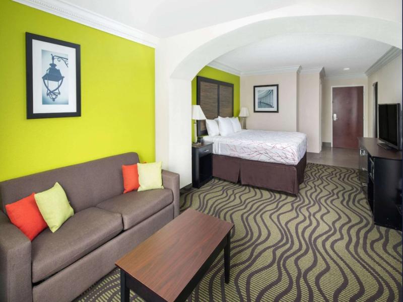 La Quinta Inn By Wyndham Calhoun image