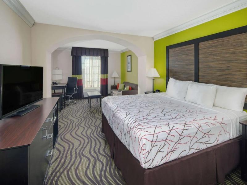 La Quinta Inn By Wyndham Calhoun image
