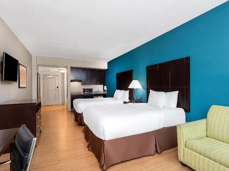 La Quinta Inn Suites By Wyndham Ocean City image