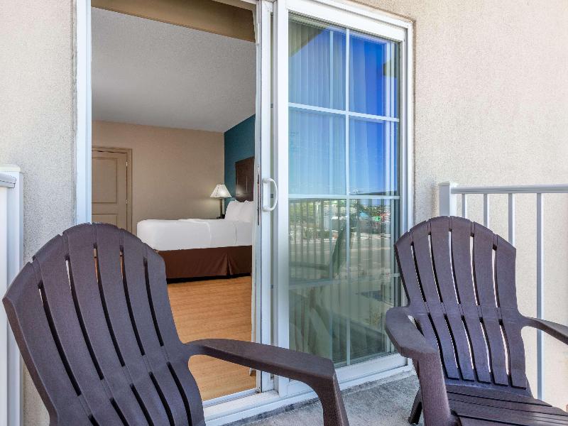 La Quinta Inn Suites By Wyndham Ocean City image