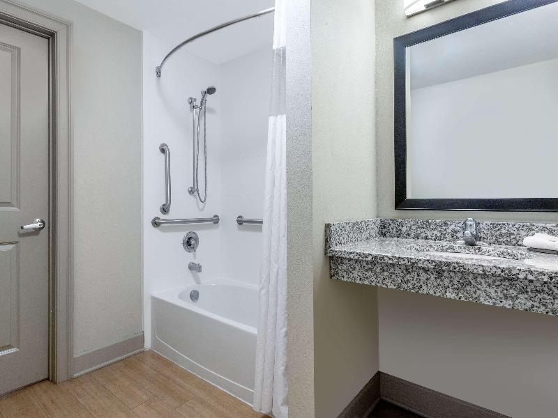 La Quinta Inn Suites By Wyndham Ocean City image
