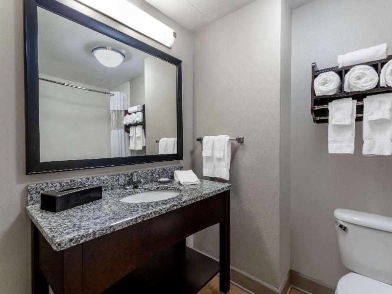 La Quinta Inn Suites By Wyndham Ocean City image