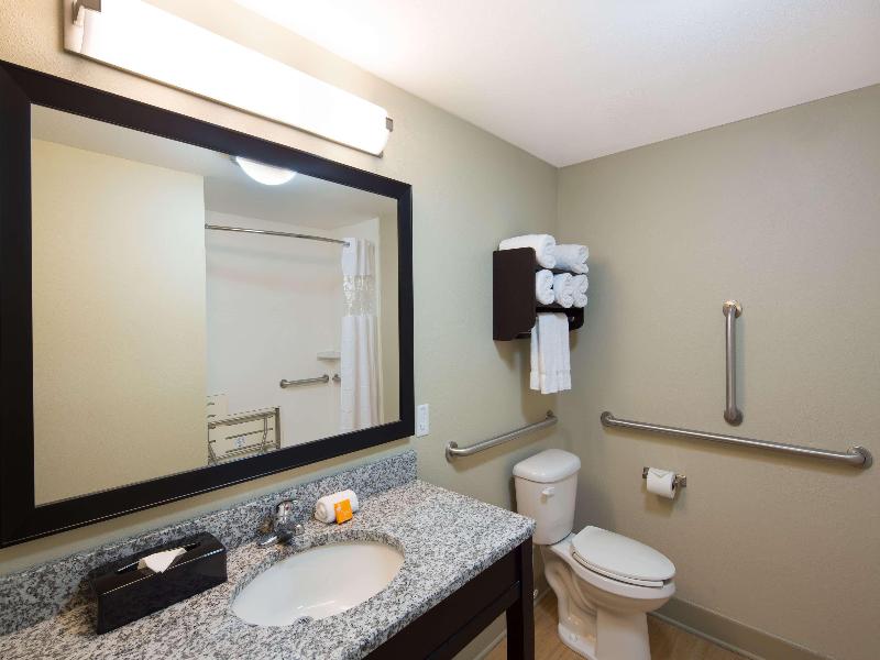 La Quinta Inn Suites By Wyndham Ocean City image