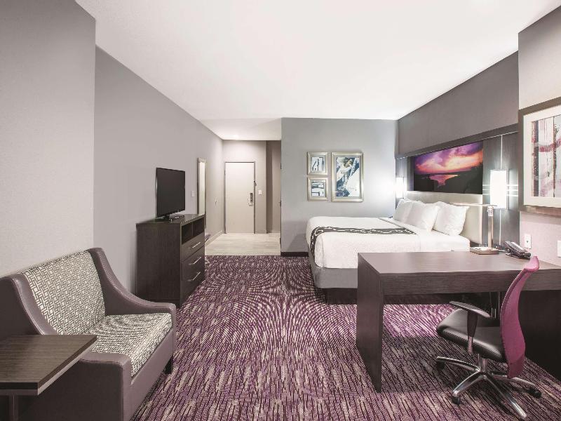 La Quinta Inn Suites By Wyndham Kingsville image