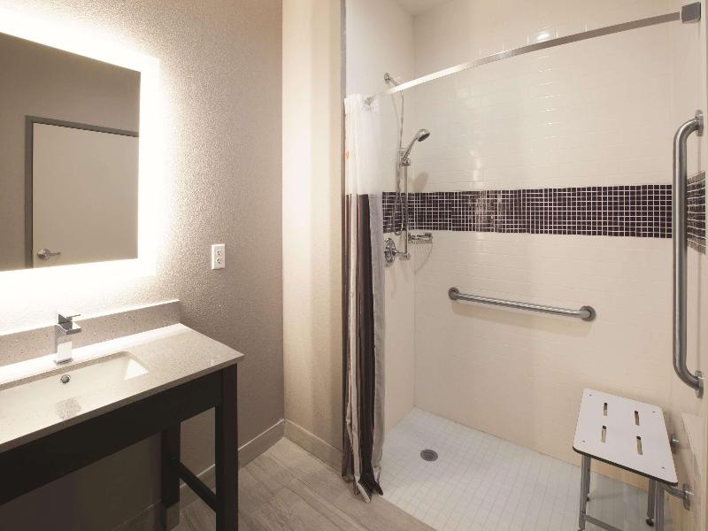 La Quinta Inn Suites By Wyndham Kingsville image