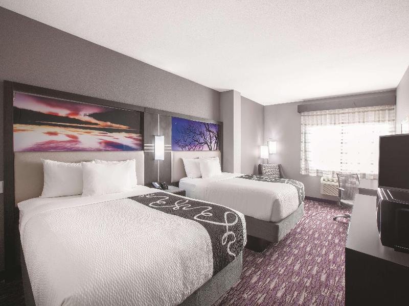 La Quinta Inn Suites By Wyndham Kingsville image
