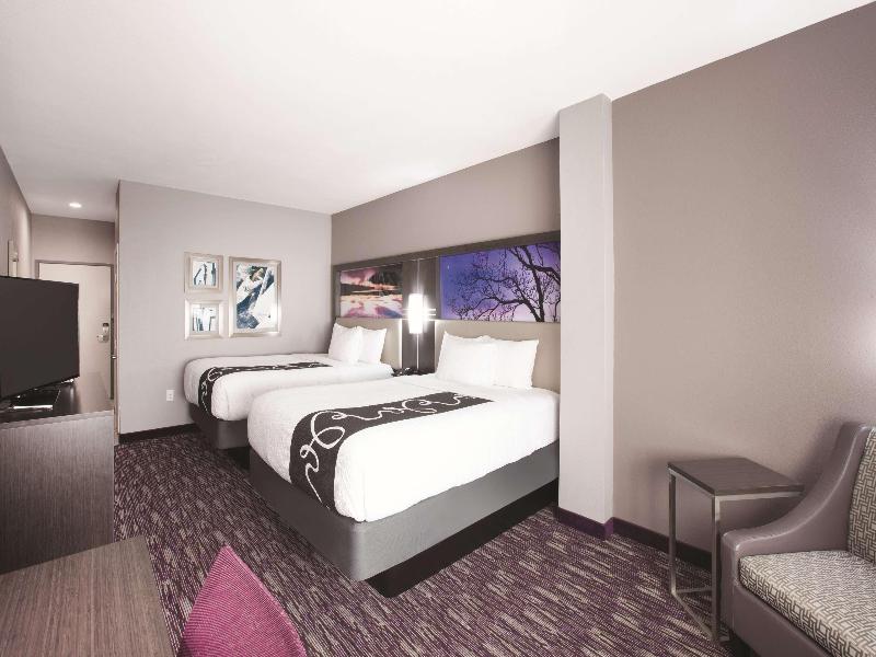 La Quinta Inn Suites By Wyndham Kingsville image