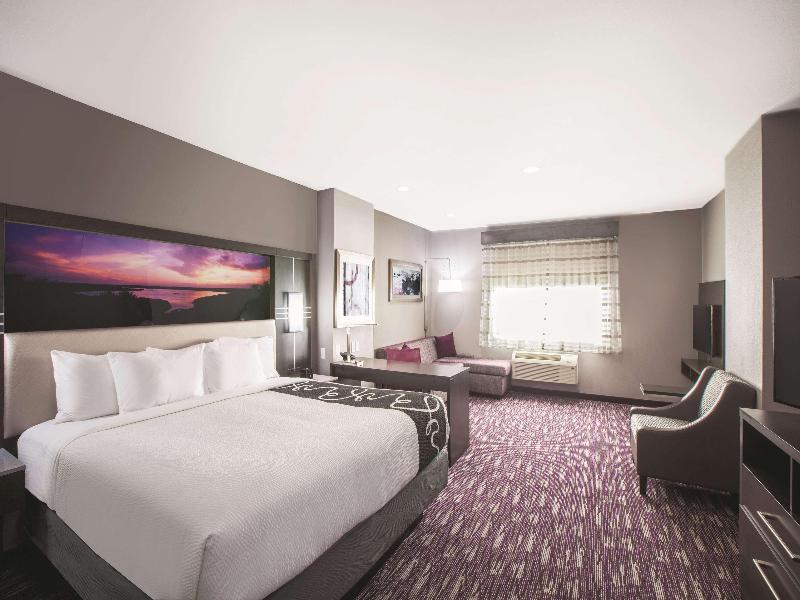 La Quinta Inn Suites By Wyndham Kingsville image