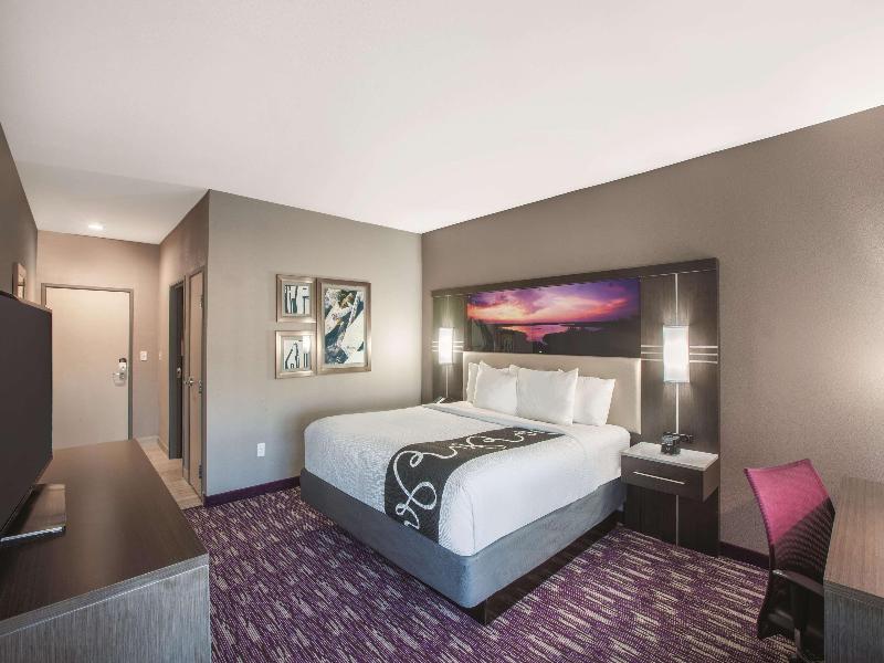 La Quinta Inn Suites By Wyndham Kingsville image