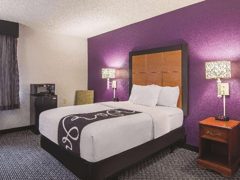 1 Queen Bed, Mobility Accessible Room, Non-Smoking