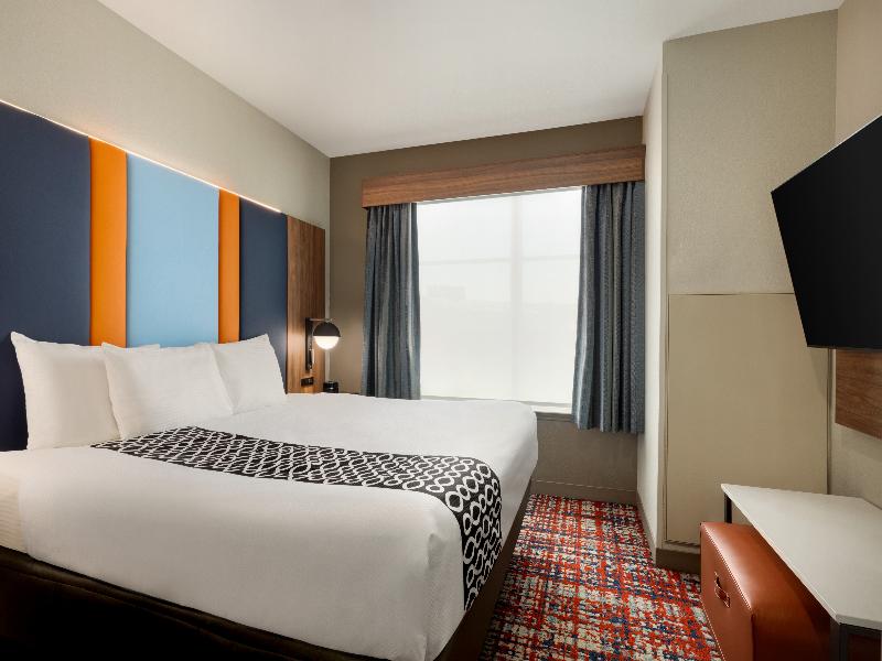 LaQuinta Inn & Suites  image