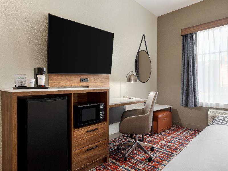 LaQuinta Inn & Suites  image