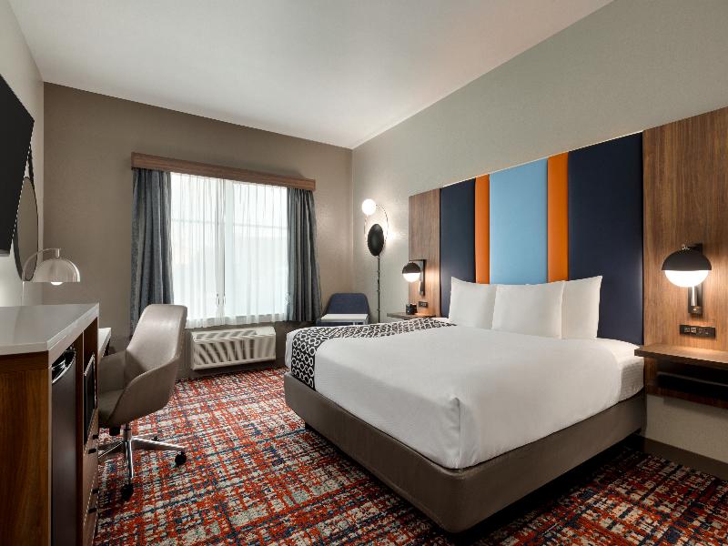 LaQuinta Inn & Suites  image
