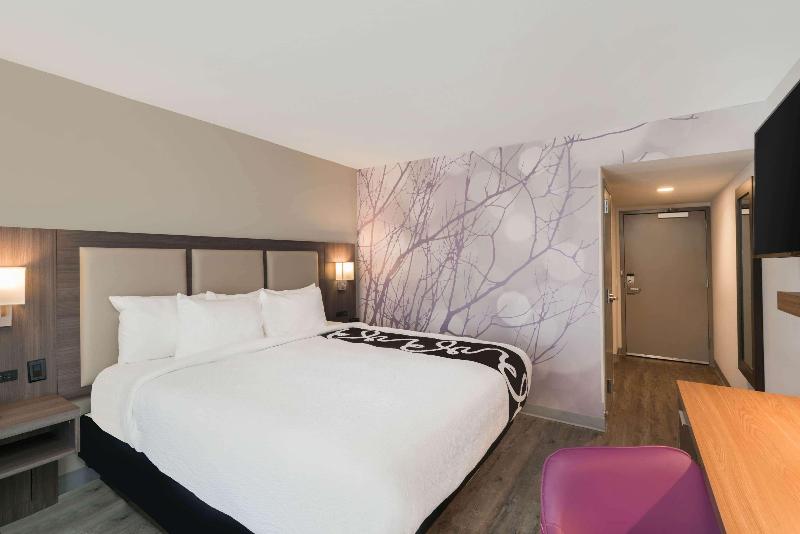 La Quinta Inn Suites By Wyndham Mobile image