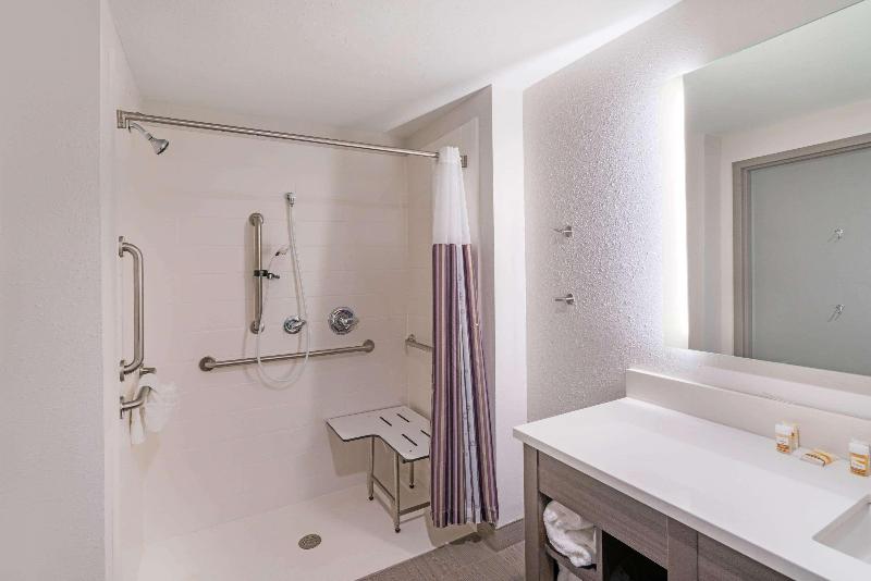 La Quinta Inn Suites By Wyndham Mobile image