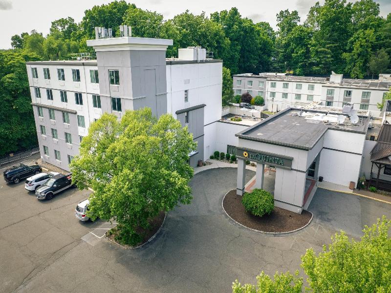 La Quinta Inn Suites By Wyndham Danbury image