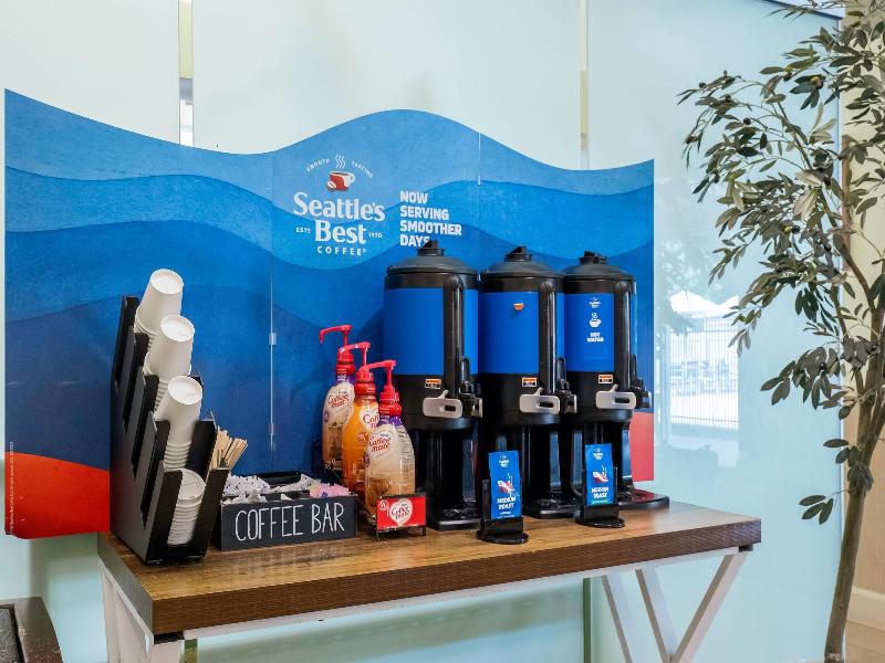 La Quinta Inn Suites By Wyndham Danbury image
