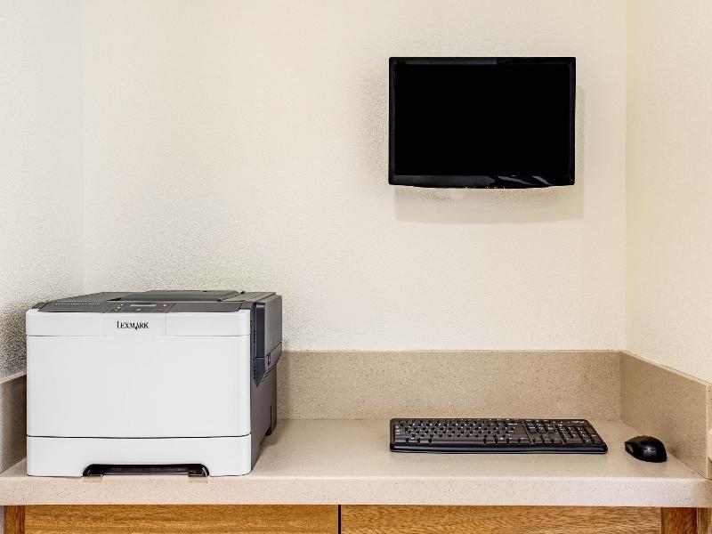 La Quinta Inn Suites By Wyndham Danbury image