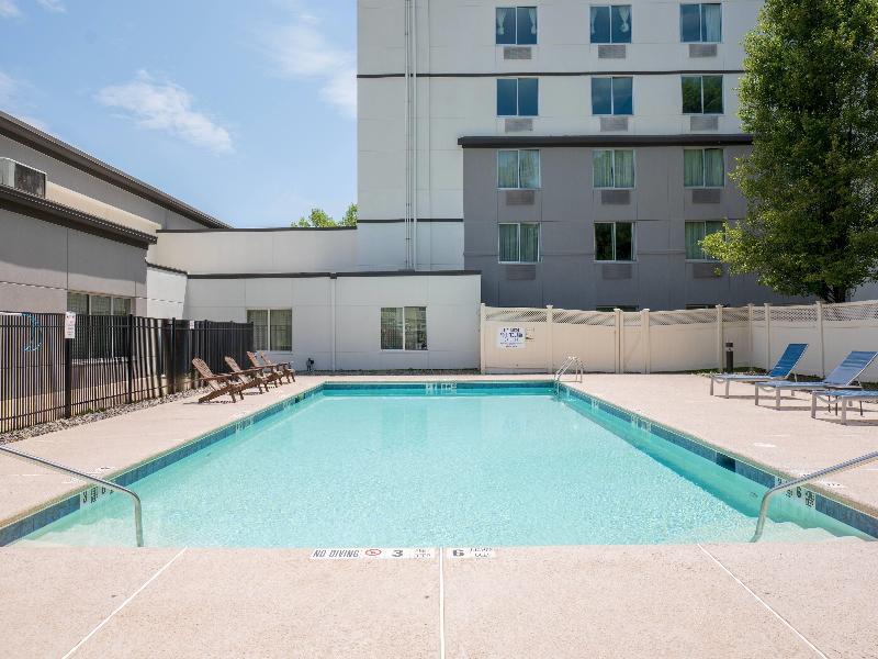 La Quinta Inn Suites By Wyndham Danbury image