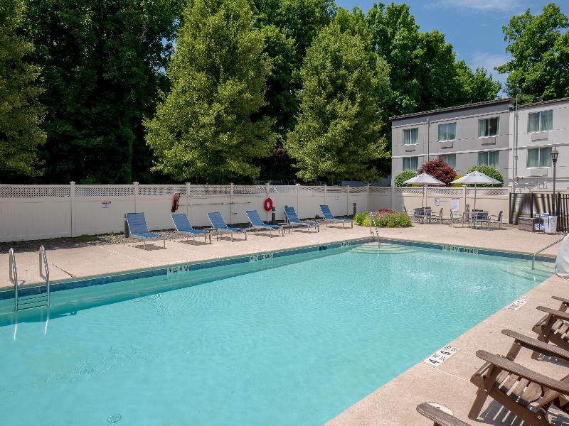 La Quinta Inn Suites By Wyndham Danbury image