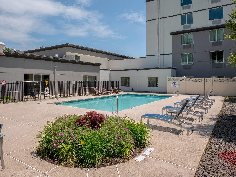 La Quinta Inn Suites By Wyndham Danbury image