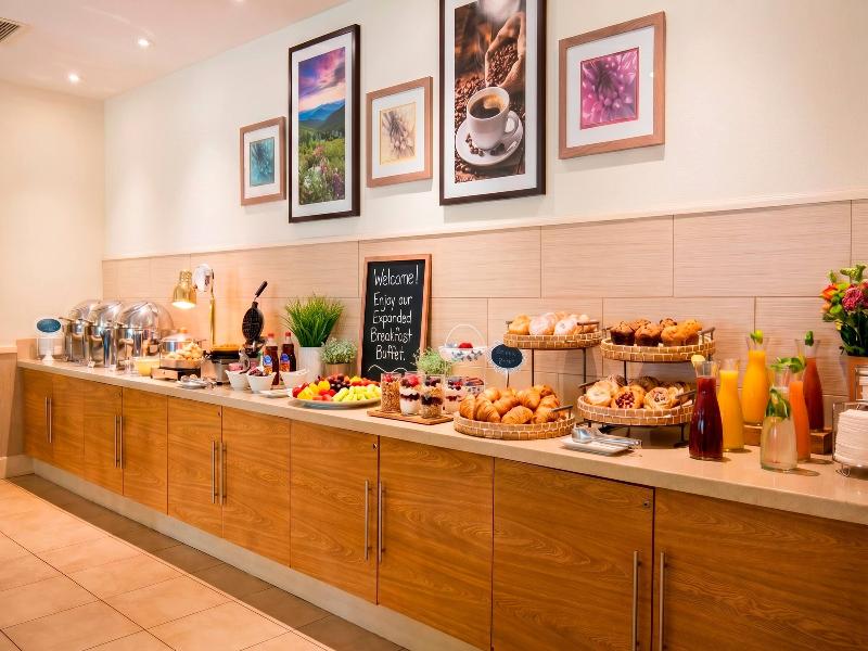 La Quinta Inn Suites By Wyndham Danbury image