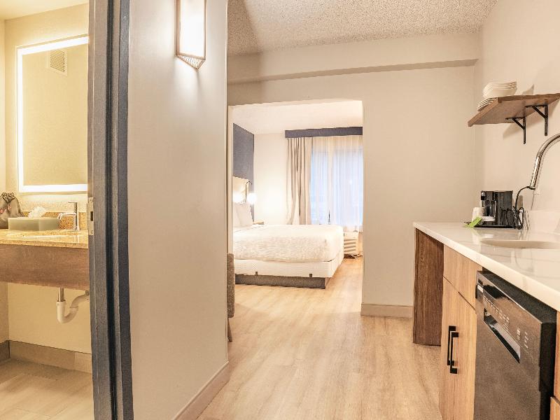 La Quinta Inn Suites By Wyndham Danbury image
