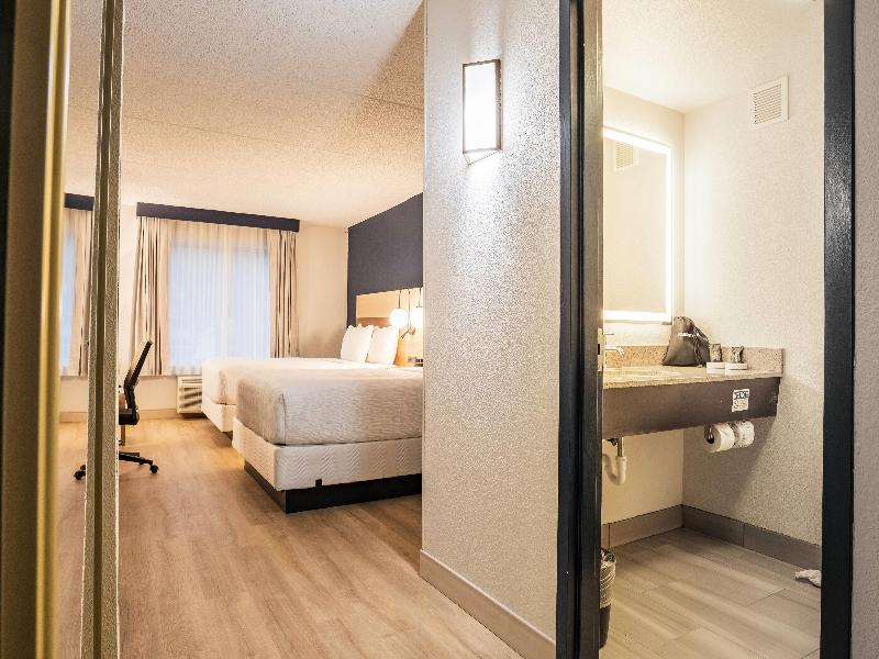 La Quinta Inn Suites By Wyndham Danbury image