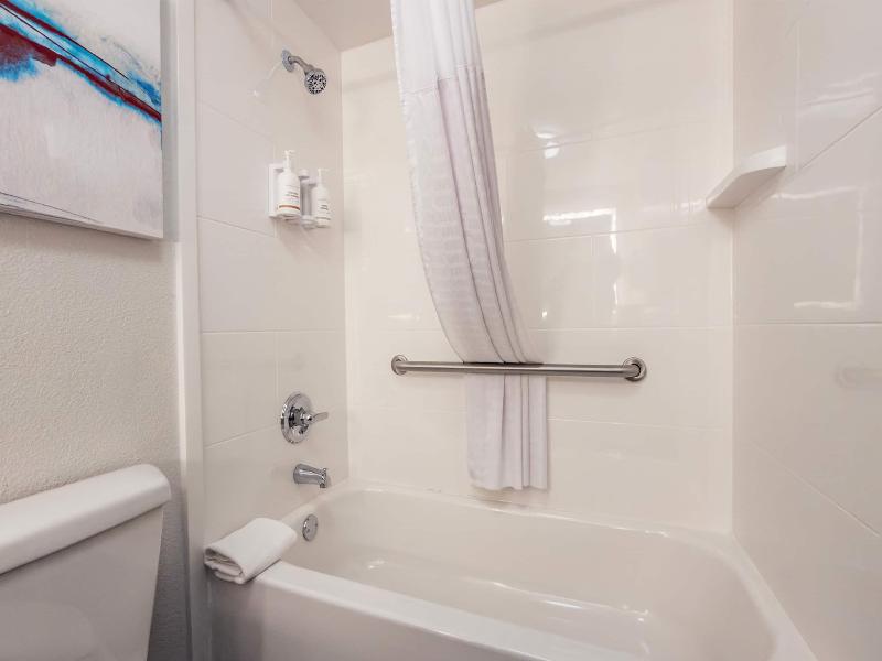 La Quinta Inn Suites By Wyndham Danbury image