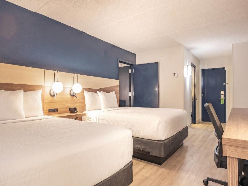 La Quinta Inn Suites By Wyndham Danbury image
