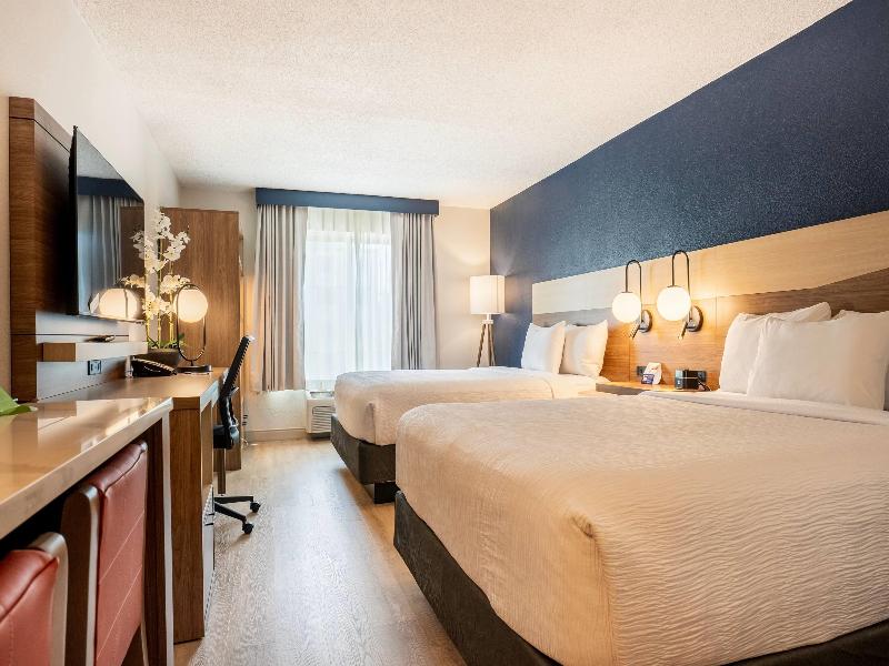 La Quinta Inn Suites By Wyndham Danbury image