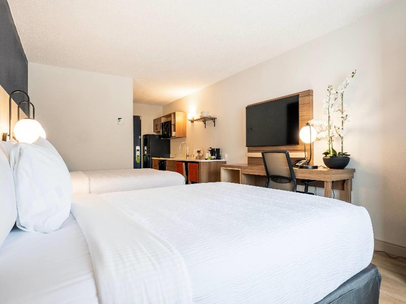 La Quinta Inn Suites By Wyndham Danbury image