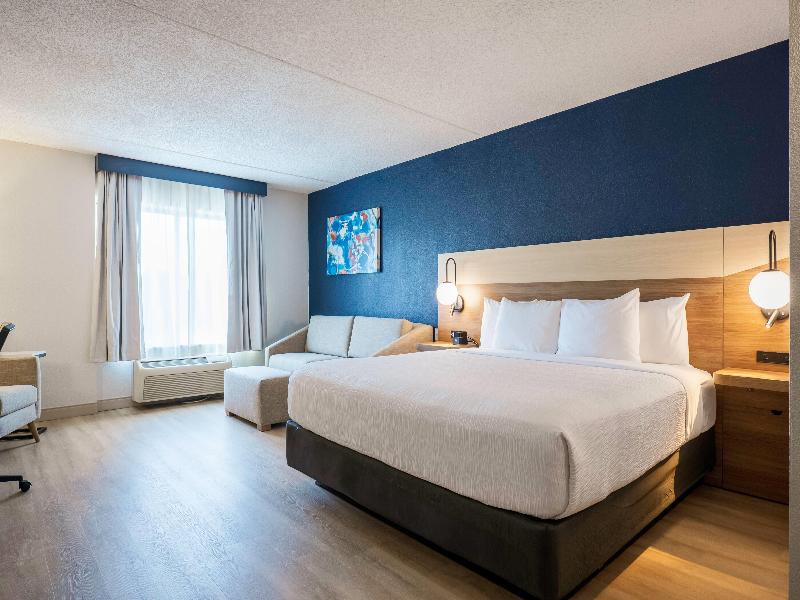 La Quinta Inn Suites By Wyndham Danbury image