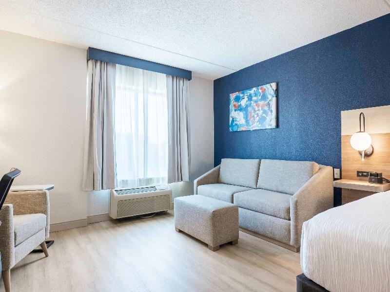 La Quinta Inn Suites By Wyndham Danbury image