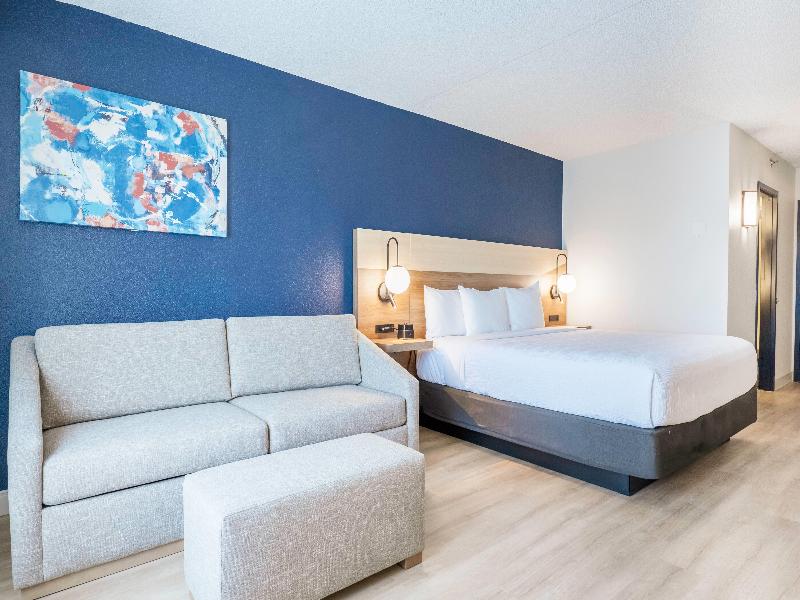 La Quinta Inn Suites By Wyndham Danbury image