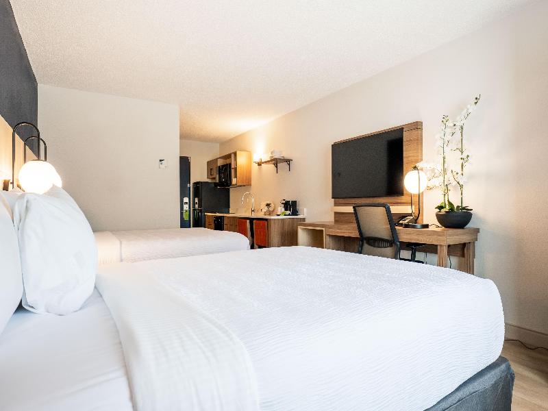 La Quinta Inn Suites By Wyndham Danbury image