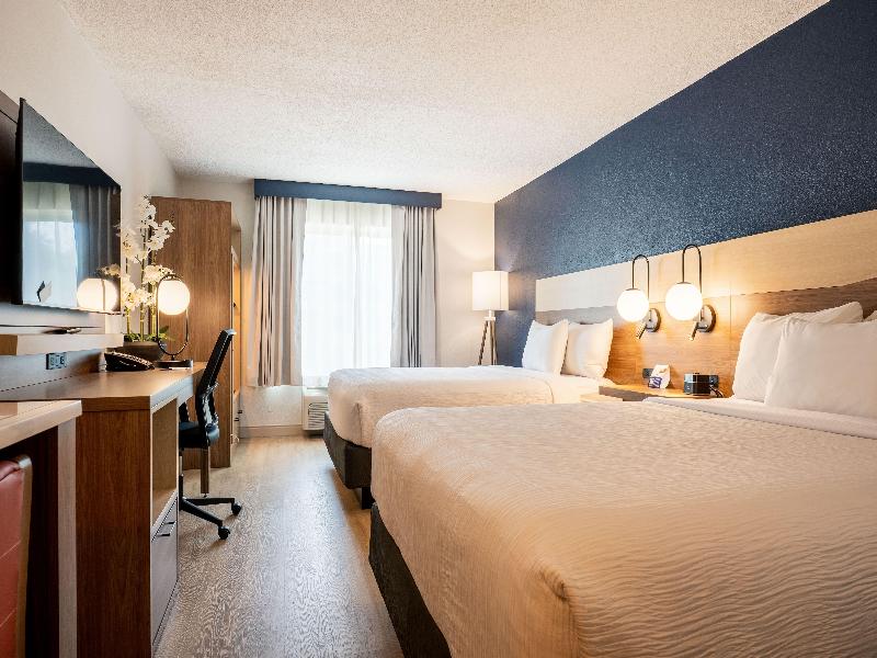 La Quinta Inn Suites By Wyndham Danbury image