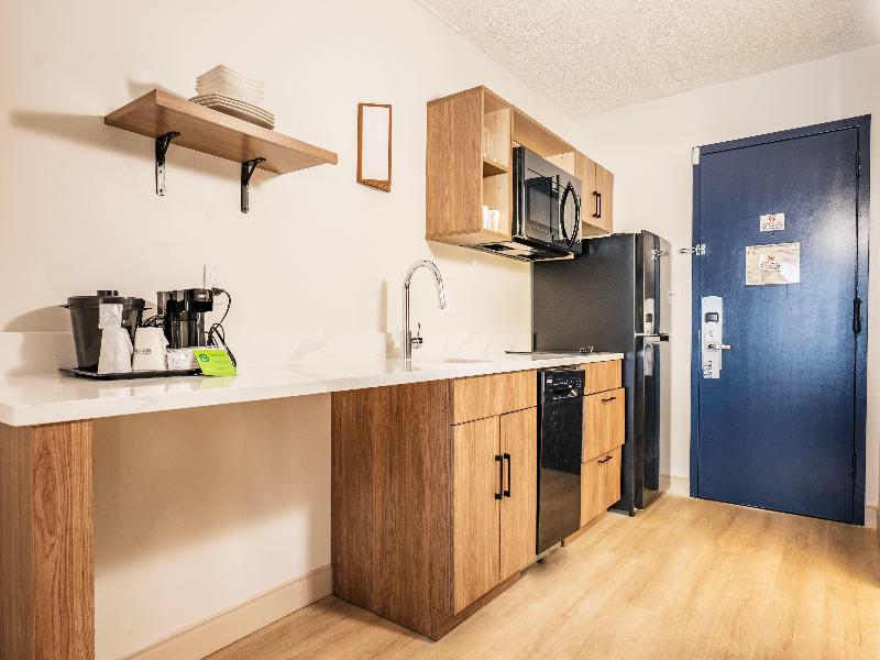 La Quinta Inn Suites By Wyndham Danbury image