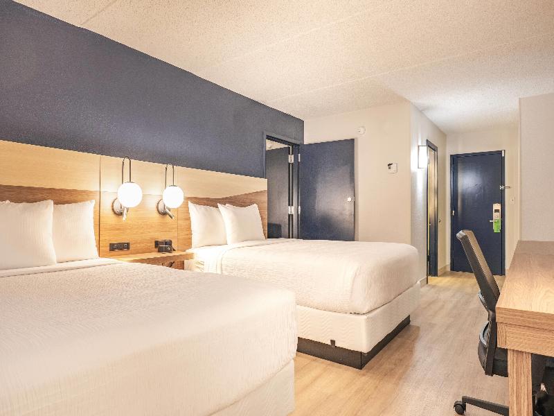 La Quinta Inn Suites By Wyndham Danbury image