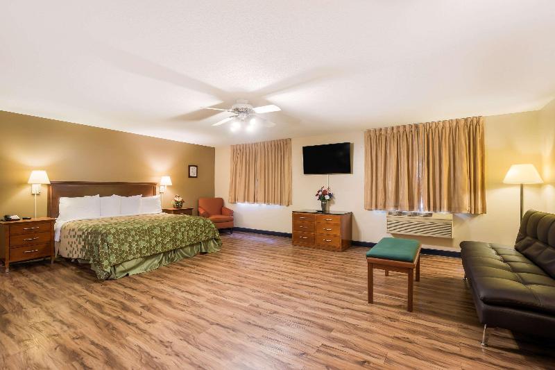 AmericInn by Wyndham Lake Mills image