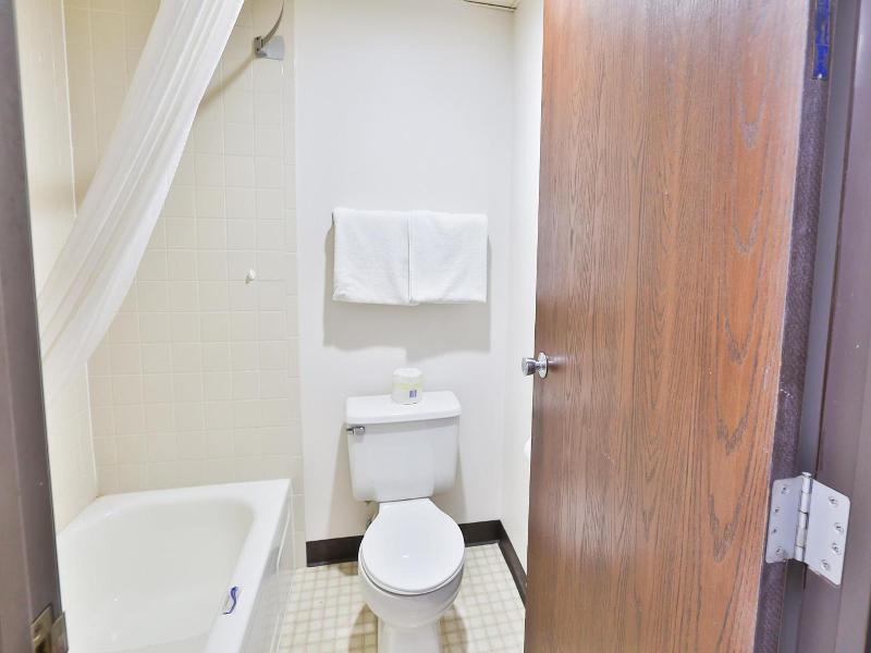 Americas Best Value Inn Pipestone image