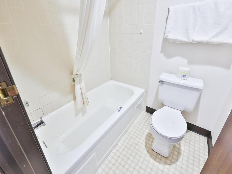 Americas Best Value Inn Pipestone image