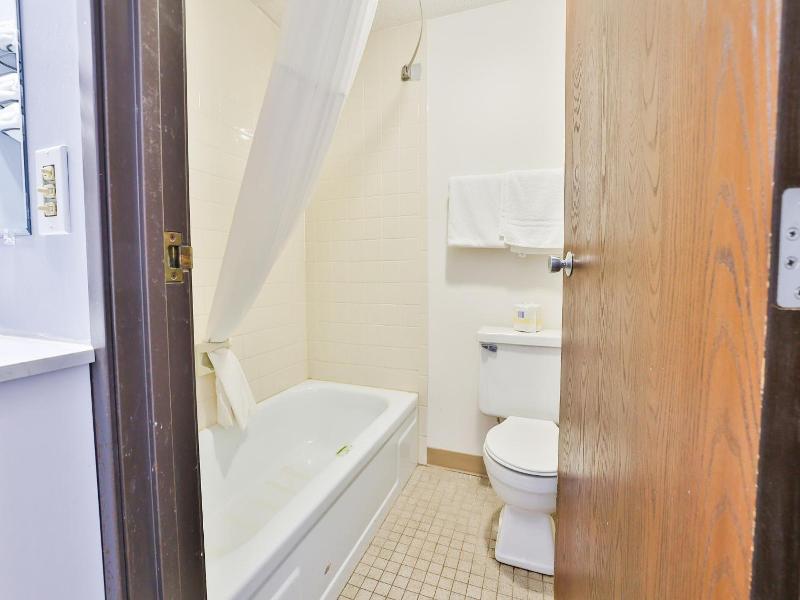 Americas Best Value Inn Pipestone image